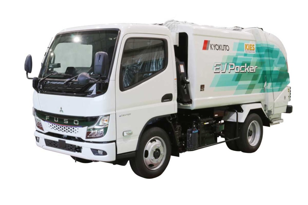 20230524FUSO KYOKUTO 1024x683 - 三菱ふそう／極東開発、モリタ、新明和の新型eキャンターゴミ収集車を初展示