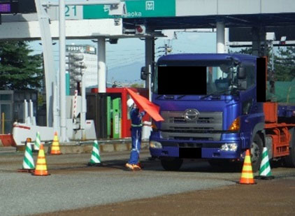 20231020NEXCO - NEXCO東日本／特殊車両・過積載の国道・高速道路合同取締りで2台に警告