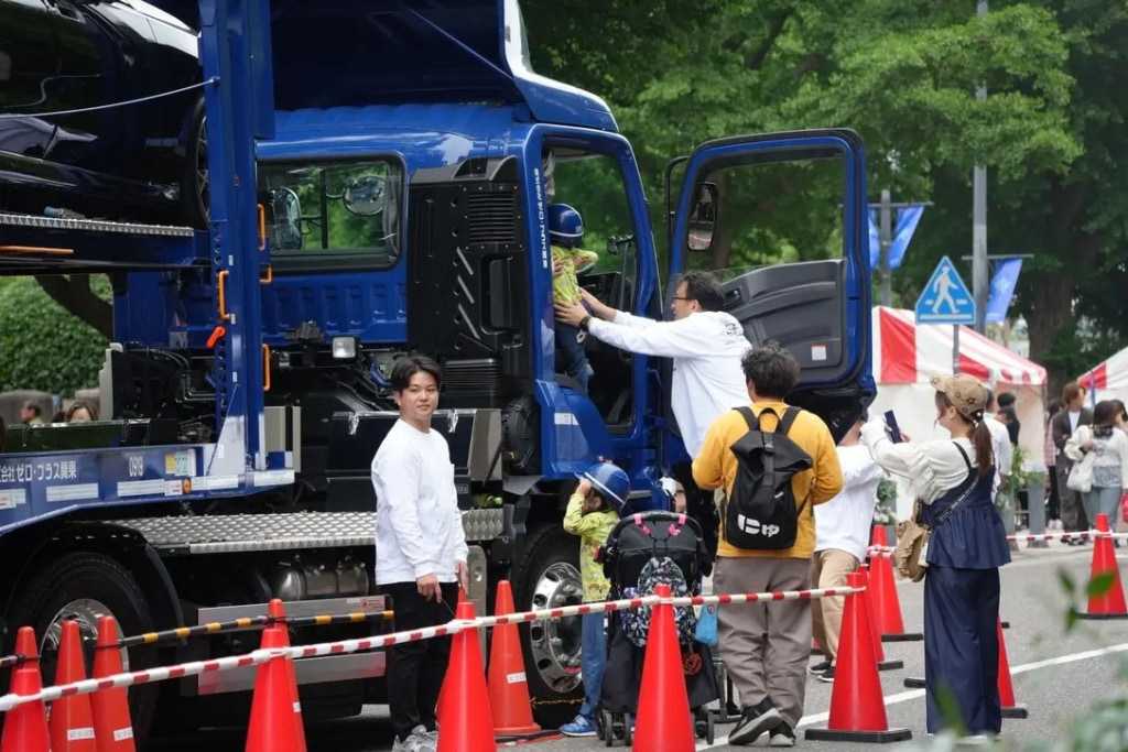 ゼロ/地域イベントに大型トレーラーを出展、子供たちに働くクルマの魅力伝える 20250527zero 2 1024x683 - ゼロ/地域イベントに大型トレーラーを出展、子供たちに働くクルマの魅力伝える