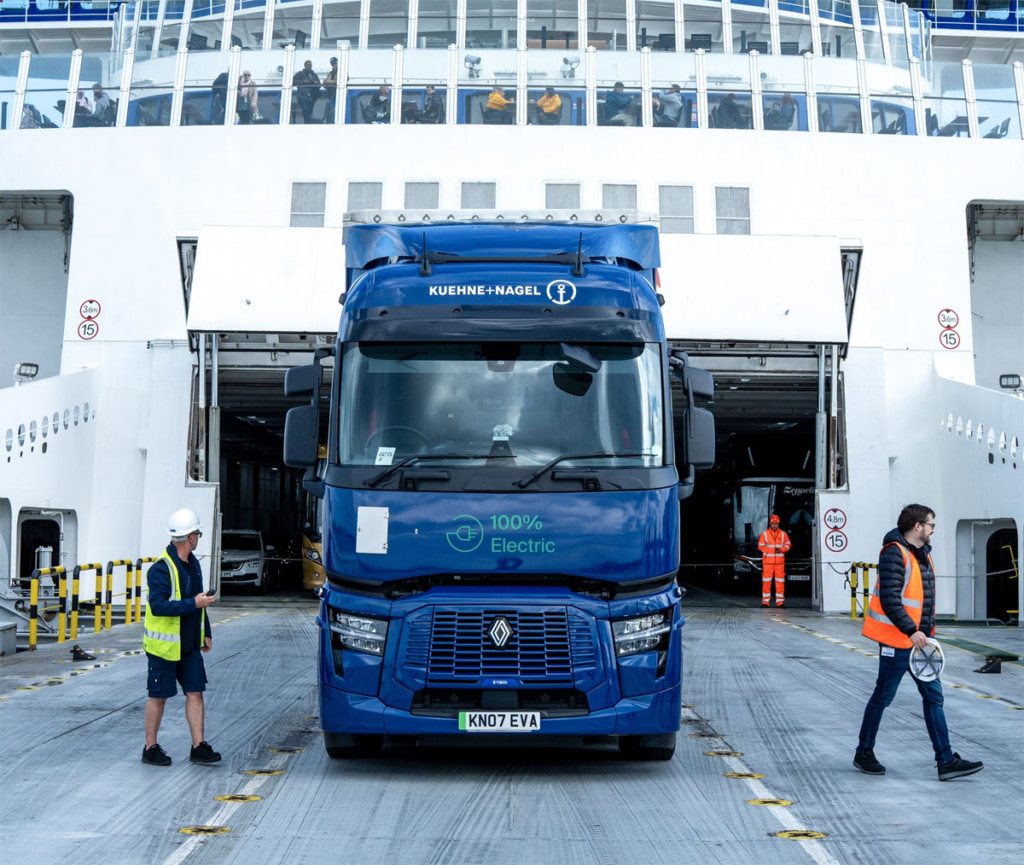 20250612renault 1024x865 - ルノートラック／フェリーによる大型EVトラック英仏海峡横断に成功