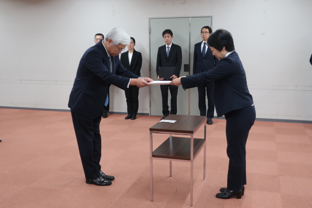 関東運輸局/日本郵便に一般貨物自動車運送事業者の許可取消処分を手交 IMG 0430 1024x683 - 関東運輸局/日本郵便に一般貨物自動車運送事業者の許可取消処分を手交