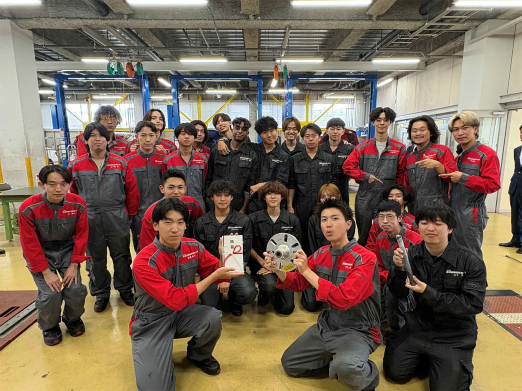 20250718ud 1024x768 - UDトラックス新潟／整備士人材育成に向け、リア・ホイールハブプーラーを寄贈