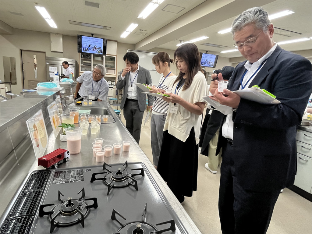 20250730fukushima3 1024x768 - 福島県トラック協会／桜の聖母短大と熱中症対策「ドライバー応援映えコラボドリンク」開発