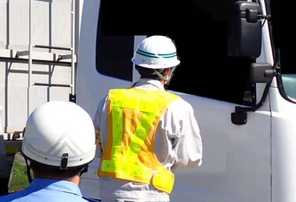 20250922wakkanai1 1024x699 - 稚内開発建設部／国道40号で特殊車両の取締り、違反車両2台に指導