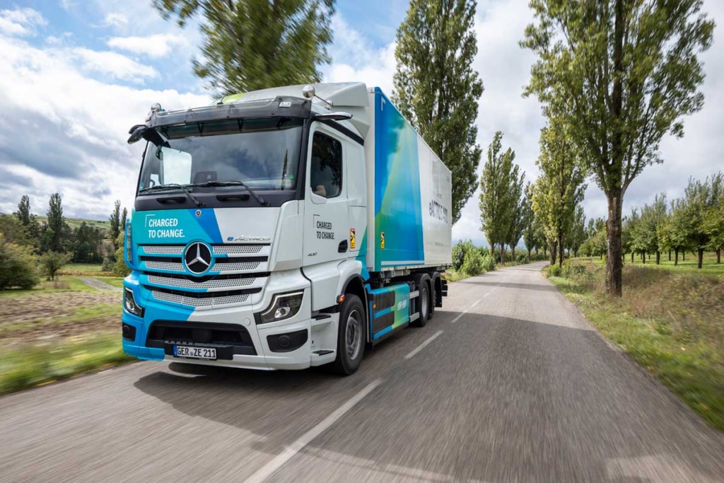 20251003benz 1024x683 - メルセデス・ベンツ／重量物輸送に適したEVトラック、新型「eアクトロス400」を公開