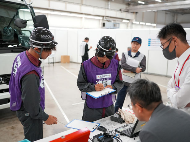 三菱ふそう/25年度セールス&カスタマーコンテストを実施、105名の各スタッフが腕を競う 20251014fuso - 三菱ふそう/25年度セールス&カスタマーコンテストを実施、105名の各スタッフが腕を競う