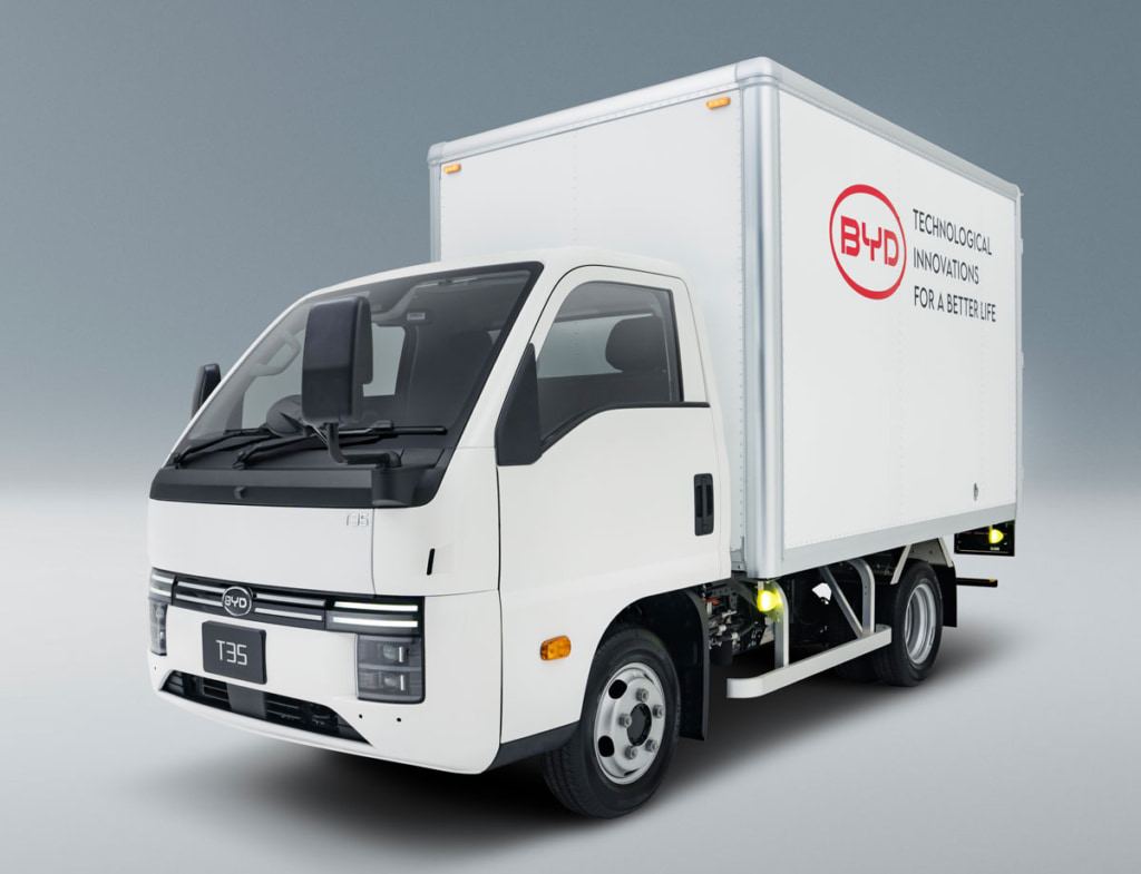 BYD/小型EVトラック「T35」を世界初公開、26年春に約800万円で発売 20251029BYD 2 1024x785 - BYD/小型EVトラック「T35」を世界初公開、26年春に約800万円で発売