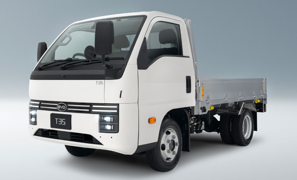 BYD/小型EVトラック「T35」を世界初公開、26年春に約800万円で発売 20251029BYD 3 1024x620 - BYD/小型EVトラック「T35」を世界初公開、26年春に約800万円で発売