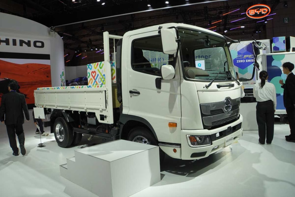20251030HINO 2 1024x683 - 日野自動車／小木曽社長「カーボンニュートラル実現に向け、マルチパスウェイで取り組む」
