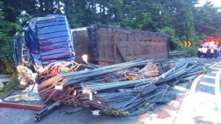 重量超過車両/基準2倍超過「軸重20トン」1台で、道路橋に4096台分の影響 20251107hashi2 - 重量超過車両/基準2倍超過「軸重20トン」1台で、道路橋に4096台分の影響