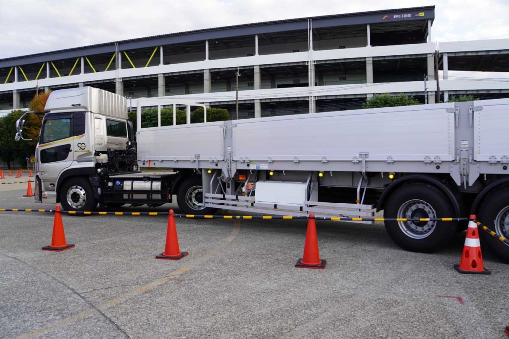 20251210UD 6 1024x683 - UDトラックス／日本一のトラクタードライバーを決める競技大会「THE ONE」を開催