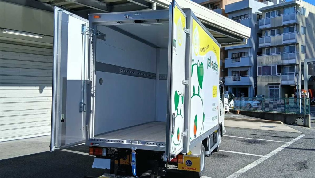 20260105PAL 2 1024x577 - パルシステム東京／荷台床材に国産の間伐材を採用したEVトラックを導入