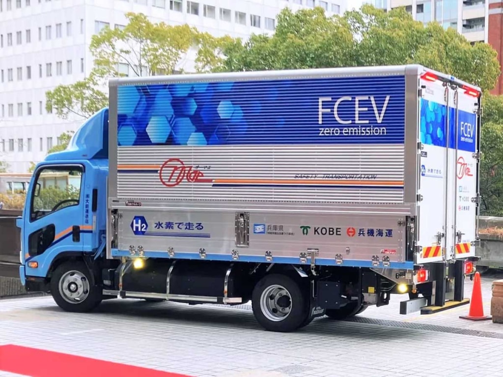 20260120koube 2 1024x767 - 兵機海運／燃料電池トラック出発式を開催、関西では初導入